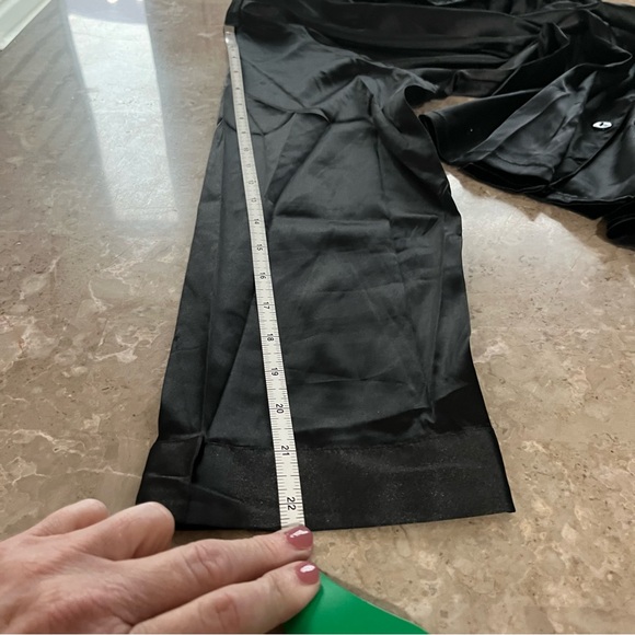 Women’s faux satin 2 piece lounge set size XL - Picture 10 of 10